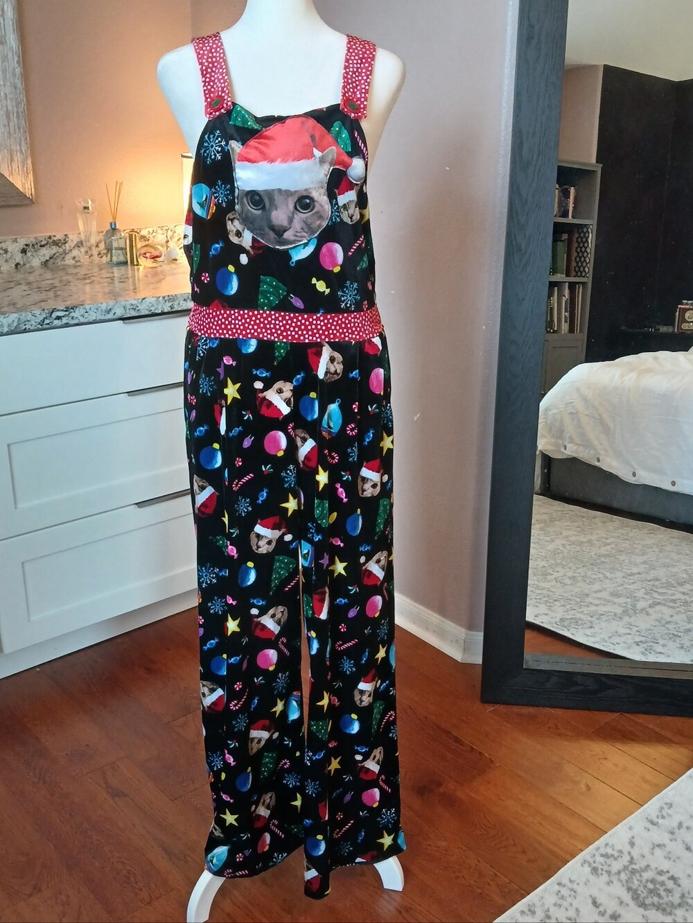 NWOT Christmas Cat Velour Jumpsuit Overalls Lrg Love On A Hanger Santa Hat Stars